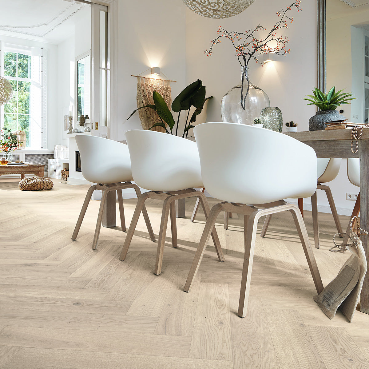 fiskebensparkett-lakkert-off-white-authentic-oak-142-710-mm-gulvhandelen