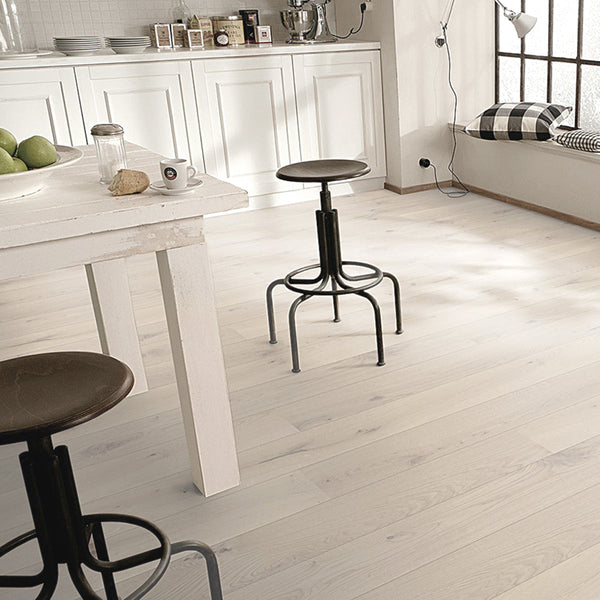 Parkett 1 stav Astra Kremhvit Eik Mattlakkert Rustikk Partikupp