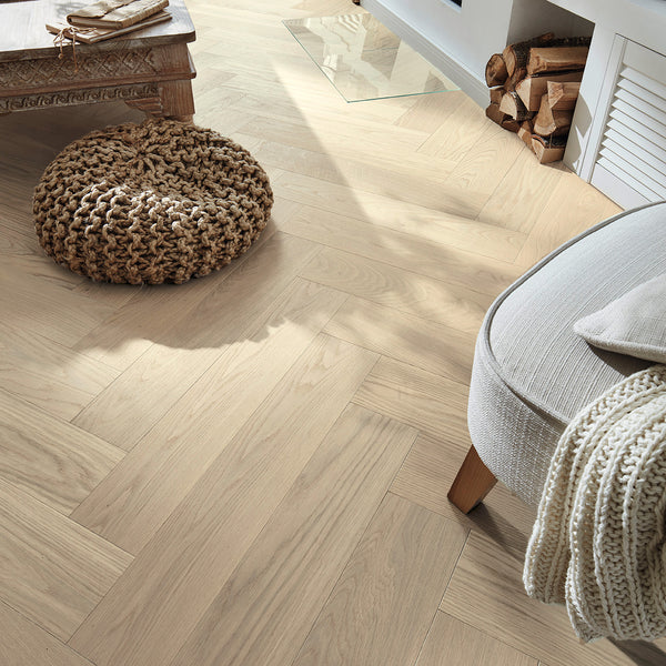 Fiskebensparkett Pearl Lys Eik Lakkert - Ren sortering 13x100x500mm