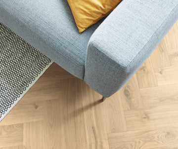 Fiskebensparkett Lakkert Authentic Cream Oak 13x142x710mm 9020